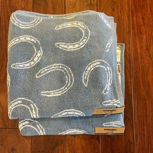 Set of 2 Wrangler Blue and White Horseshoe Bath Towels